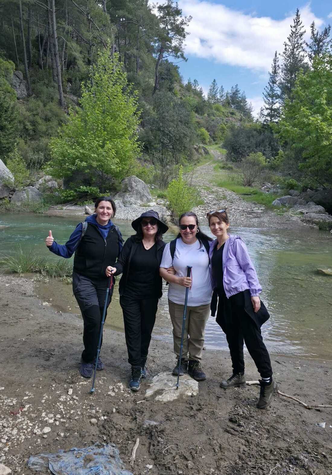 Gelin Şelalesi 3 - yol- Esra Ve Arkadaşları