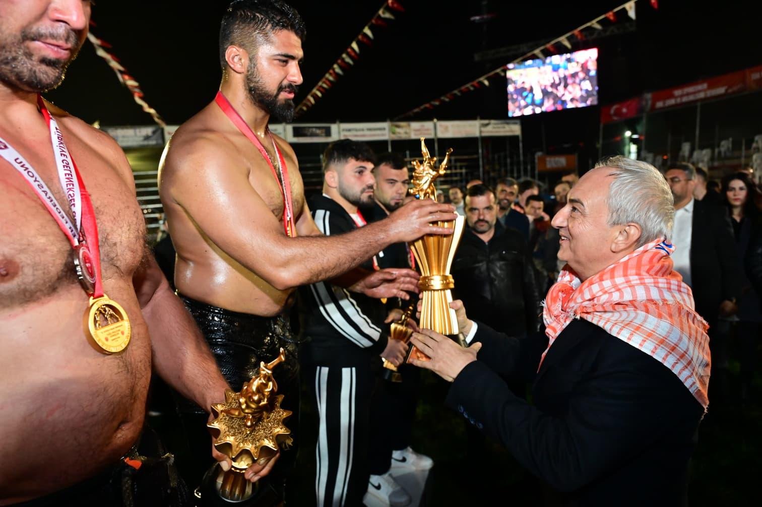 Kepez Yağlı Güreşleri Ödül Töreni