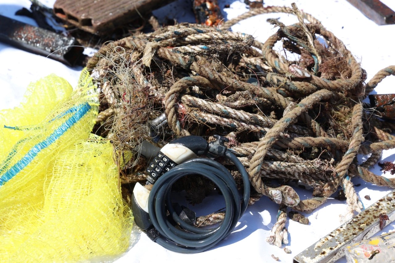 Konyaaltı Sahili’nde Deniz Dibi Ve Kıyı Temizliği Yapıldı(21)