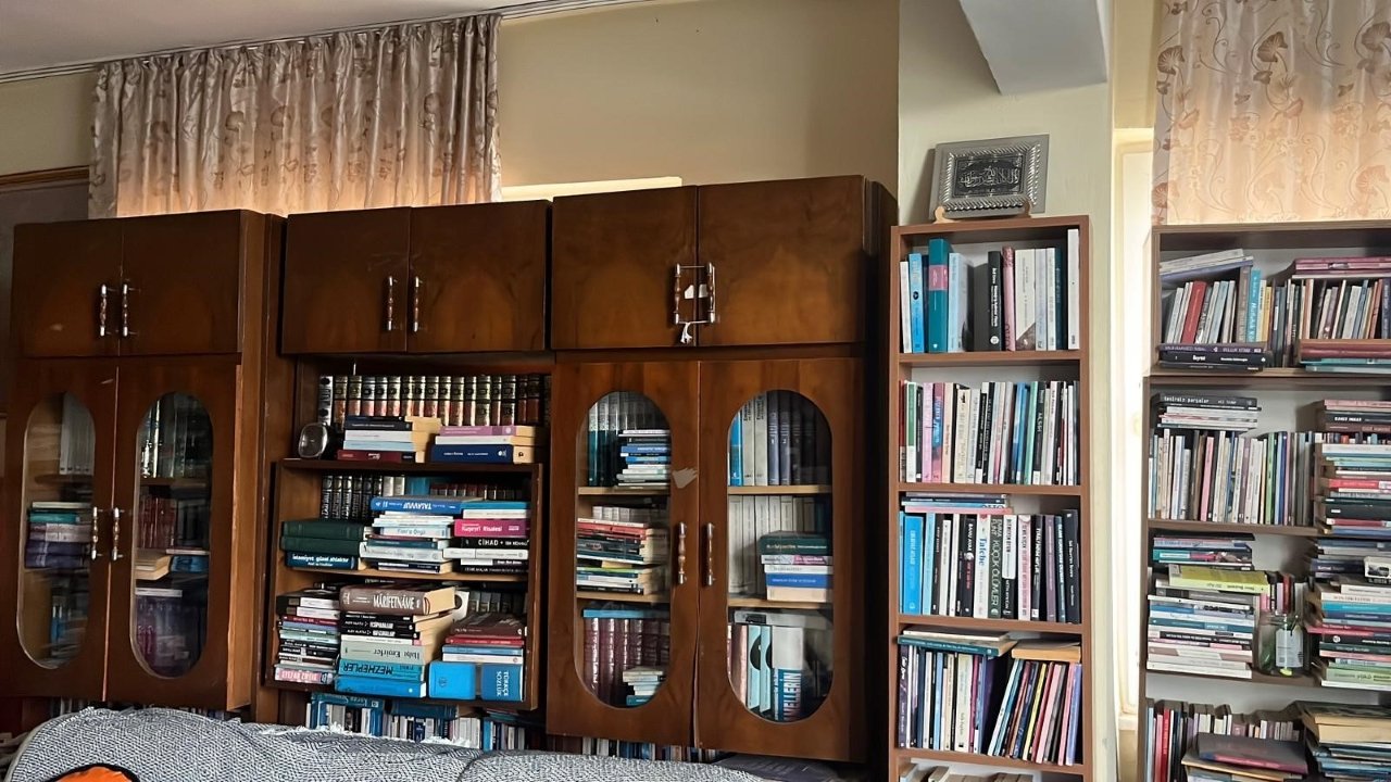 Mehmet Kaya Kitap Koleksiyonucusu Antalya 3