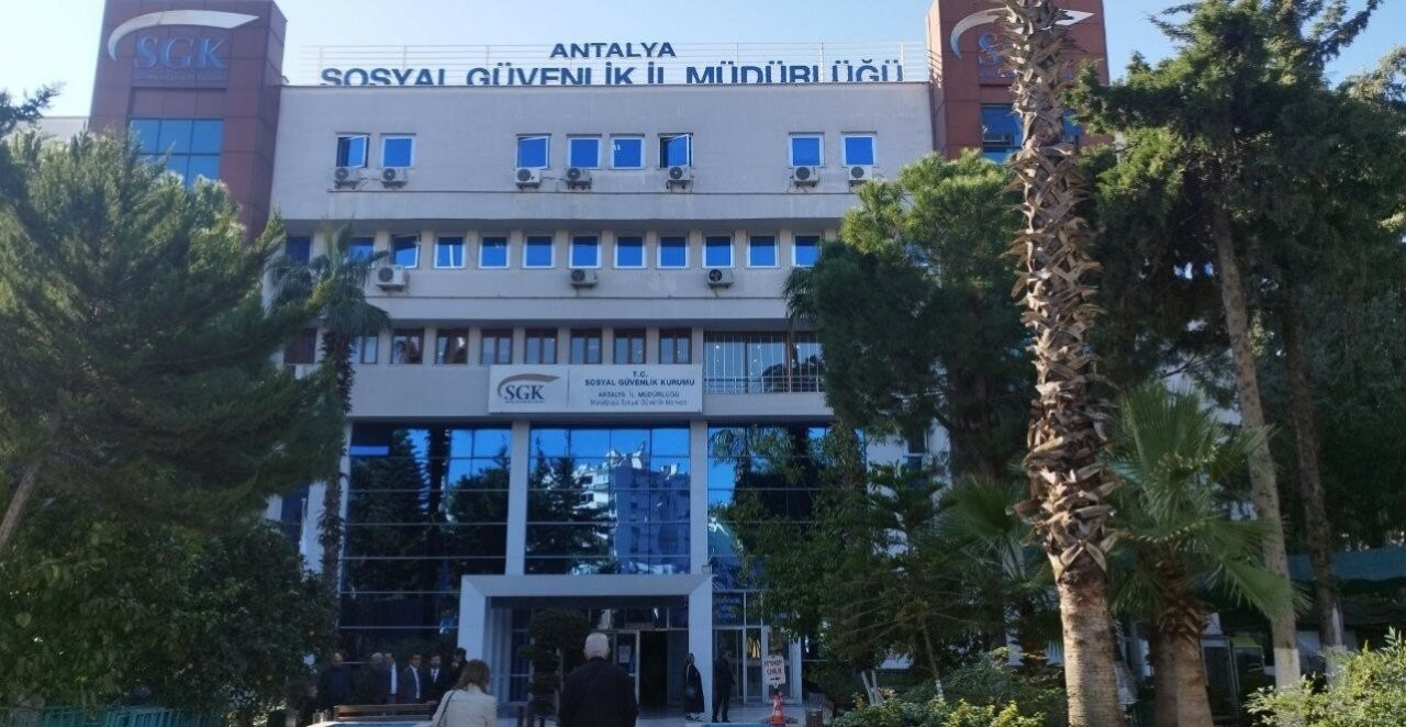 SGK Antalya’da 200 bin euroluk rüşvet iddiası: AK Parti detayı dikkat çekti
