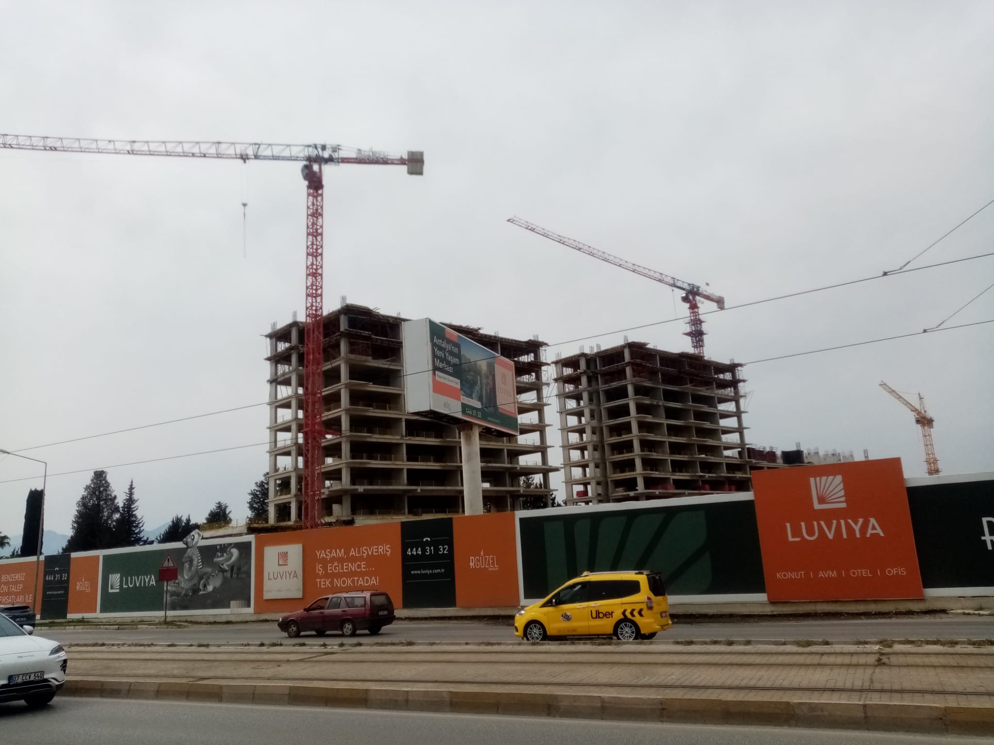 Antalya’nın kalbine yapılacak olan yeni devasa AVM’de bloklar yükseliyor