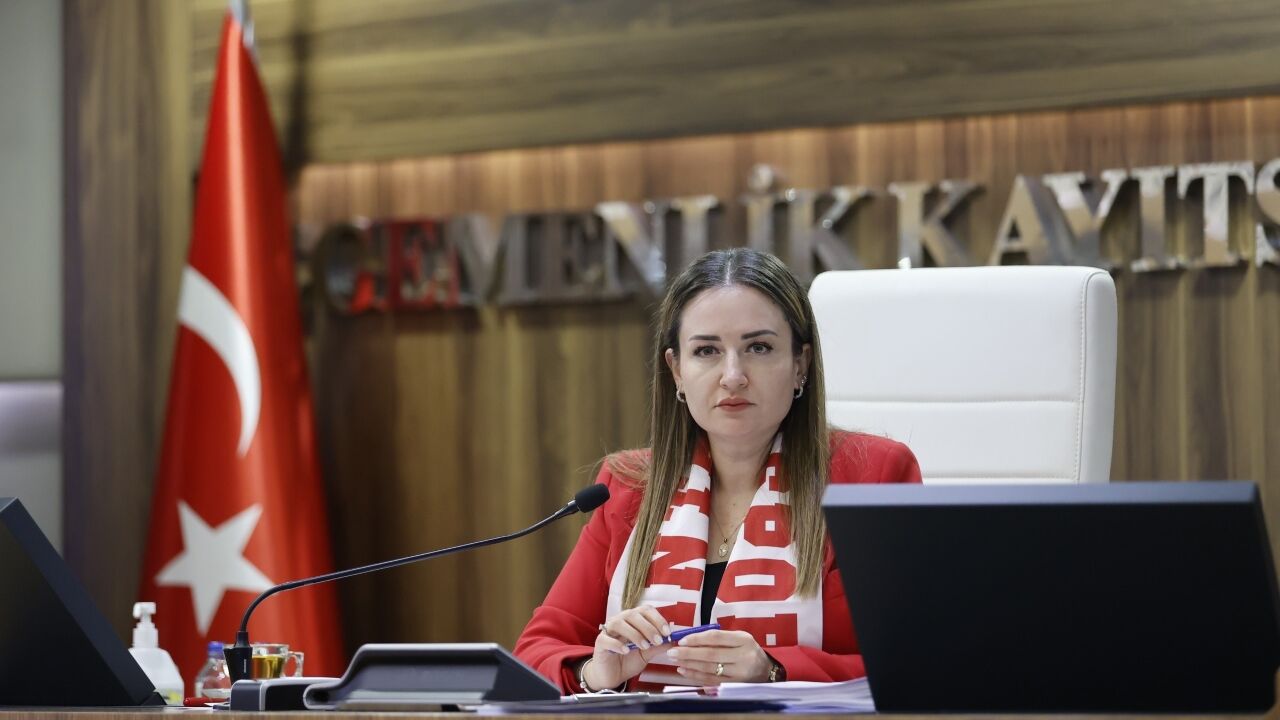 Büşra Özdemir Antalyaspor Atkısı Ile 2