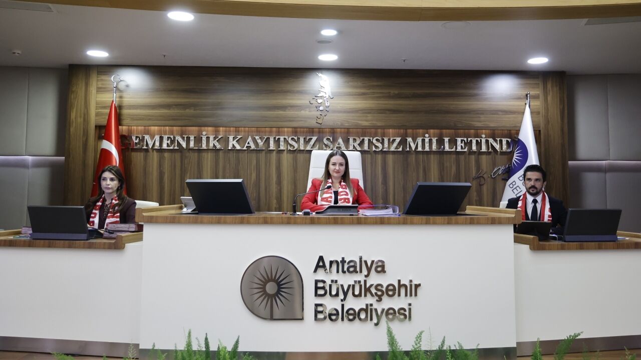 Büşra Özdemir Antalyaspor Atkısı Ile