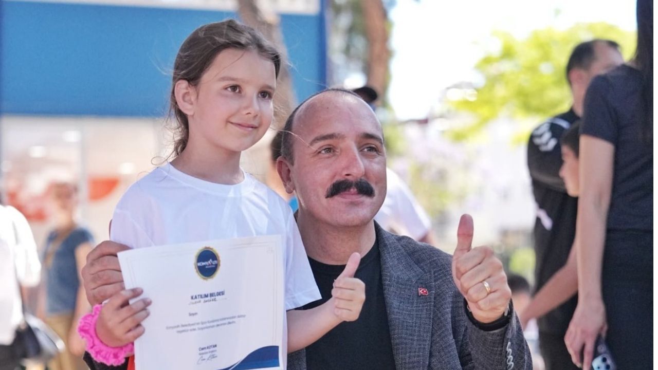 Cem Kotan Çocuklarla
