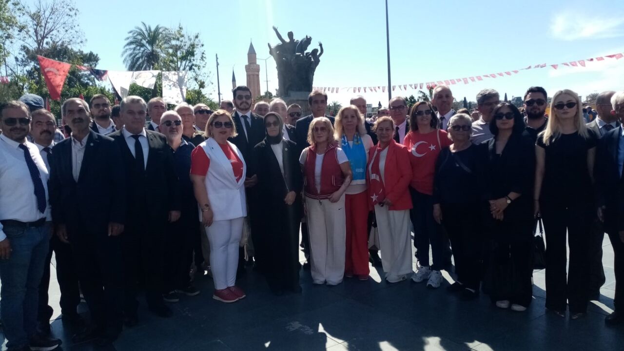 Chp Antalya 19 Mayıs Töreni (1)