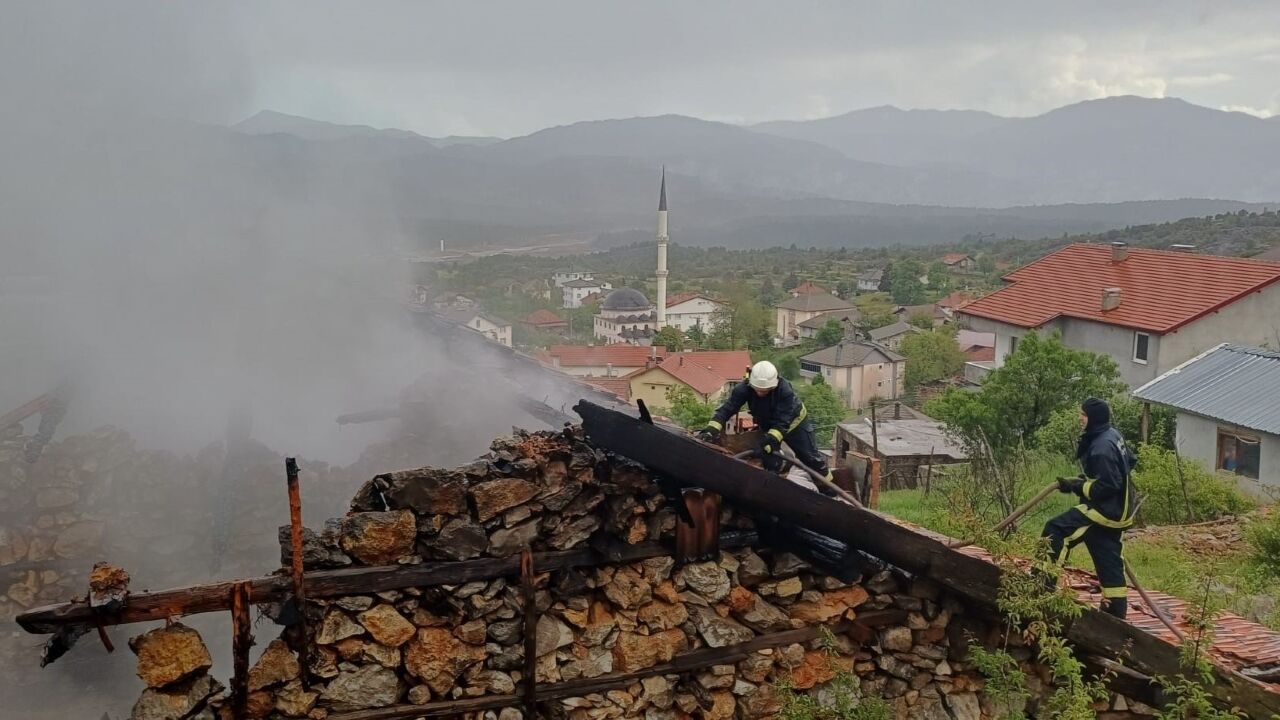Düğmeli Ev Yangın Akseki (1)