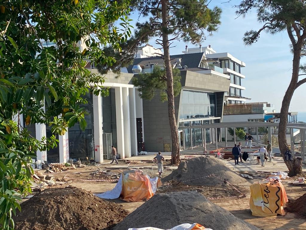 Karaalioğlu Parkı Koruma Alanında Bulunan Eski Nikah Salonunun Bir Kısmı Yenileme Projesi Ile Özel Firmaya Verildi. Bu Alanda Kafe Ve Restoran Hizmeti Veren Bir Işletme Açıldı (3)