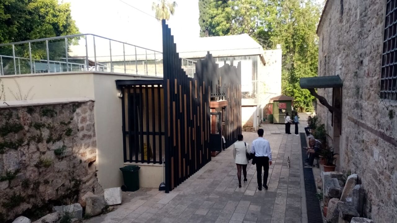Tarihin Ortasına Tapılan Tuvalet 2