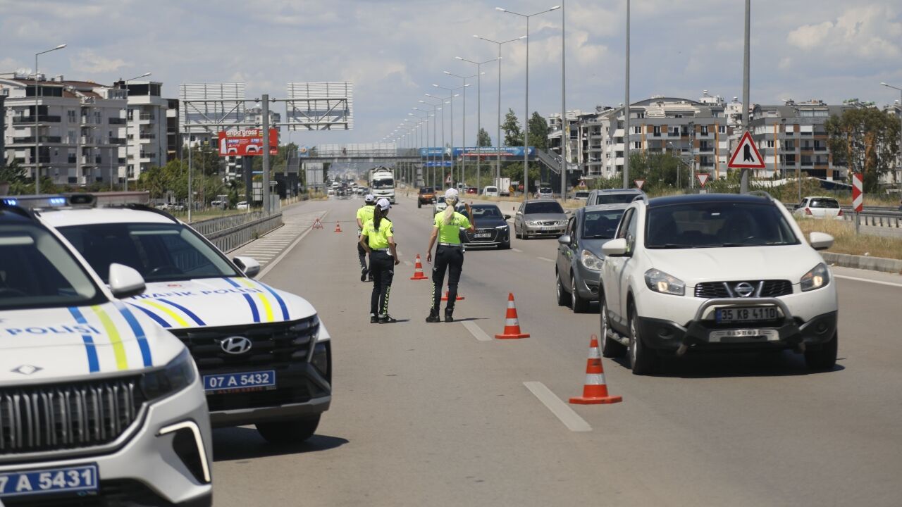 Trafik Polisleri Denetleme Antalya (1)