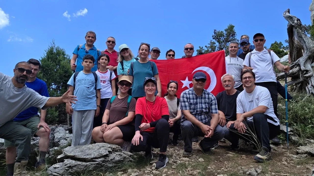Dastaratacağı Zirvesi Bayrak 1