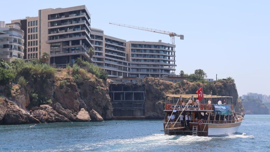 Antalya'nın ilk beş yıldızlı otelinin yeni işletmecisi belli oldu! 15 yıllık anlaşma