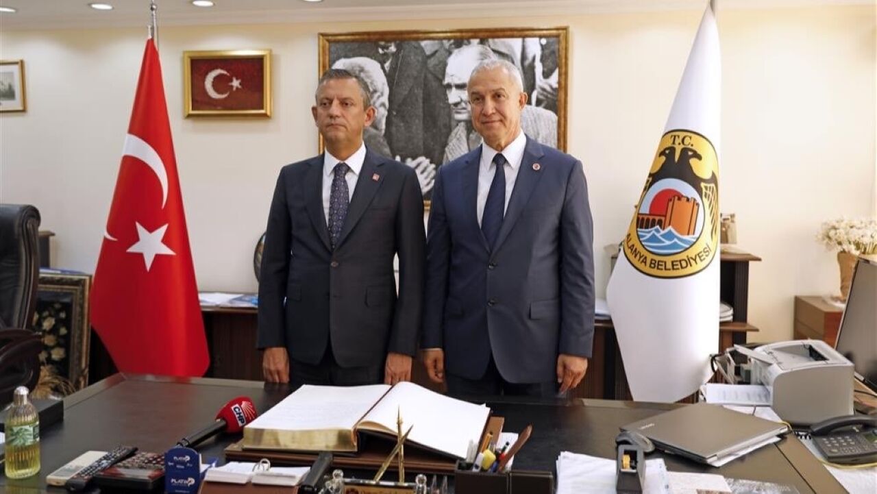 Osman Tarık Özçelik Ve Özgür Özel