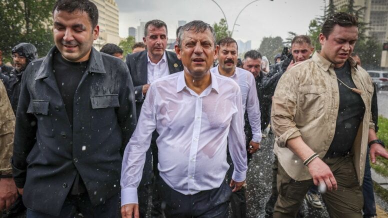 Antalya'da Özgür Özel hareketliliği! İstifalar ve destekler peş peşe geliyor