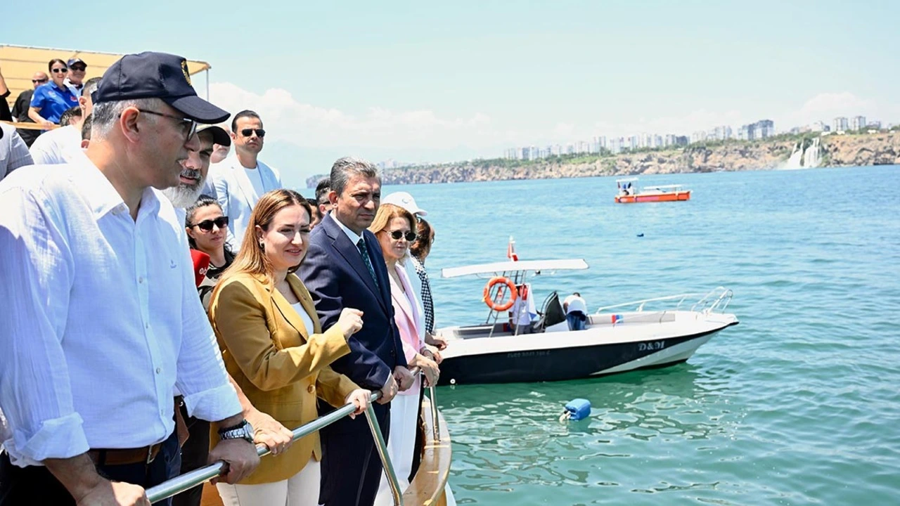Yapa Resif Lara'da Denize Indirildi Teknede Protokol