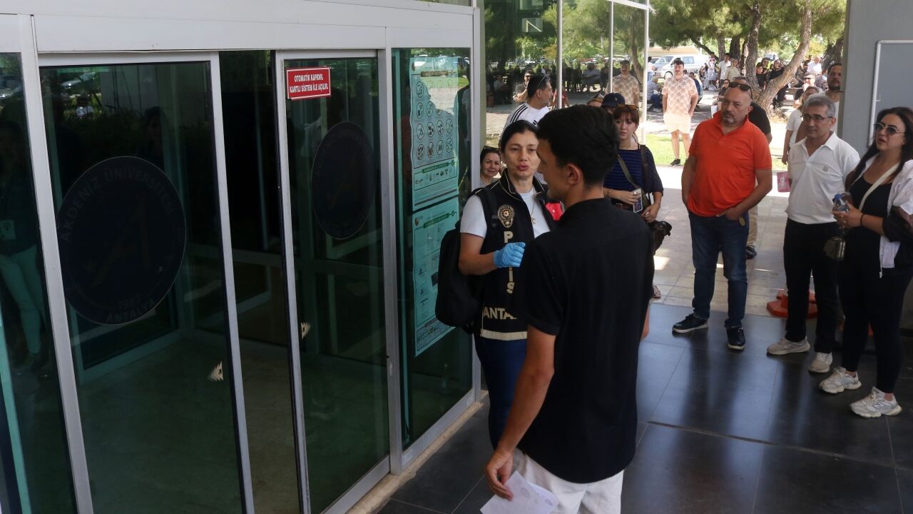 Yks Sınavına Geç Kalan Öğrenci Antalya (2)