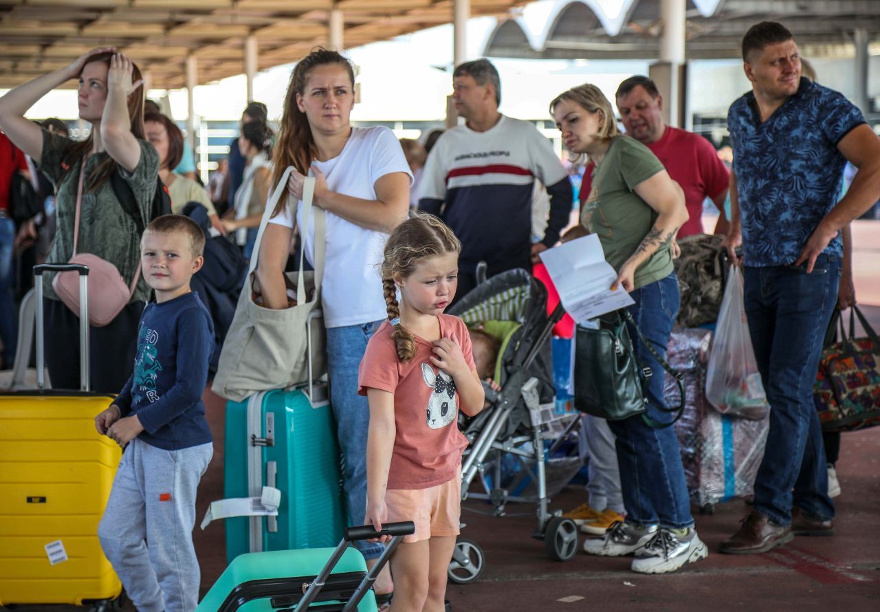 Antalya Havalimanı Turistler G
