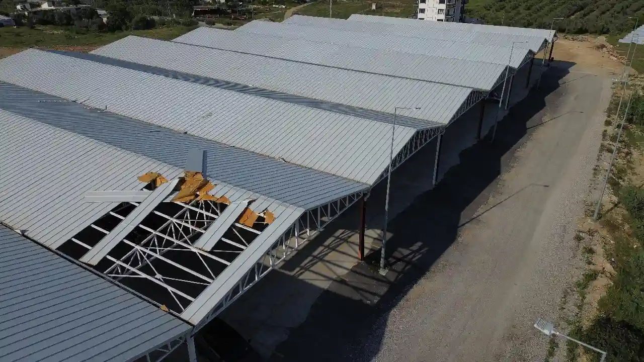 Antalya'da 25 Milyon Liralık Pazar Yeri Yatırımı Çürümeye Terk Edildi12 (4)Çözkörfezzxç