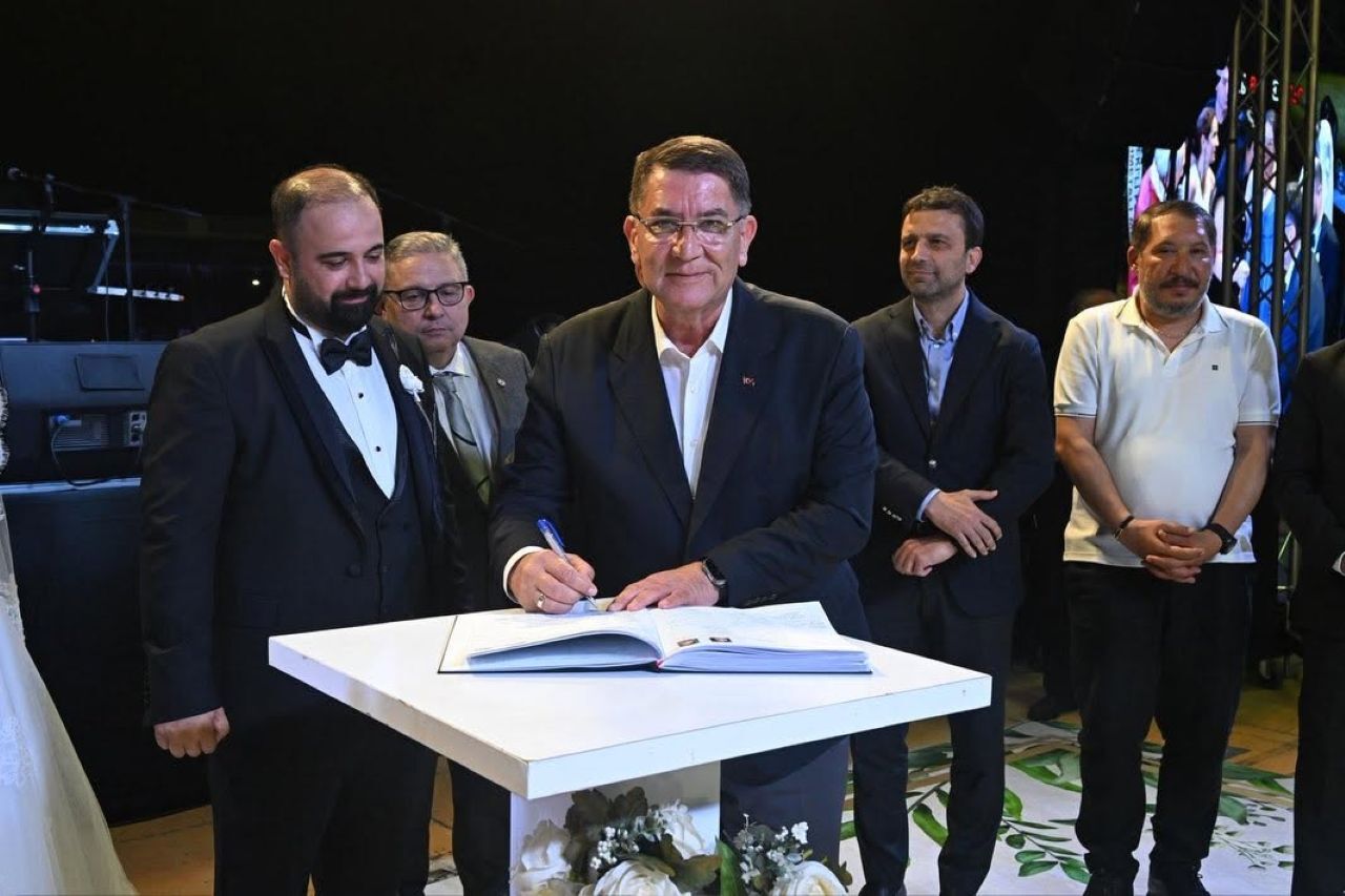 Antalya’da Aoseb Başkanı Adlıhan Dere Düşman Çatlattı! Paralar Havada Uçuştu (3)