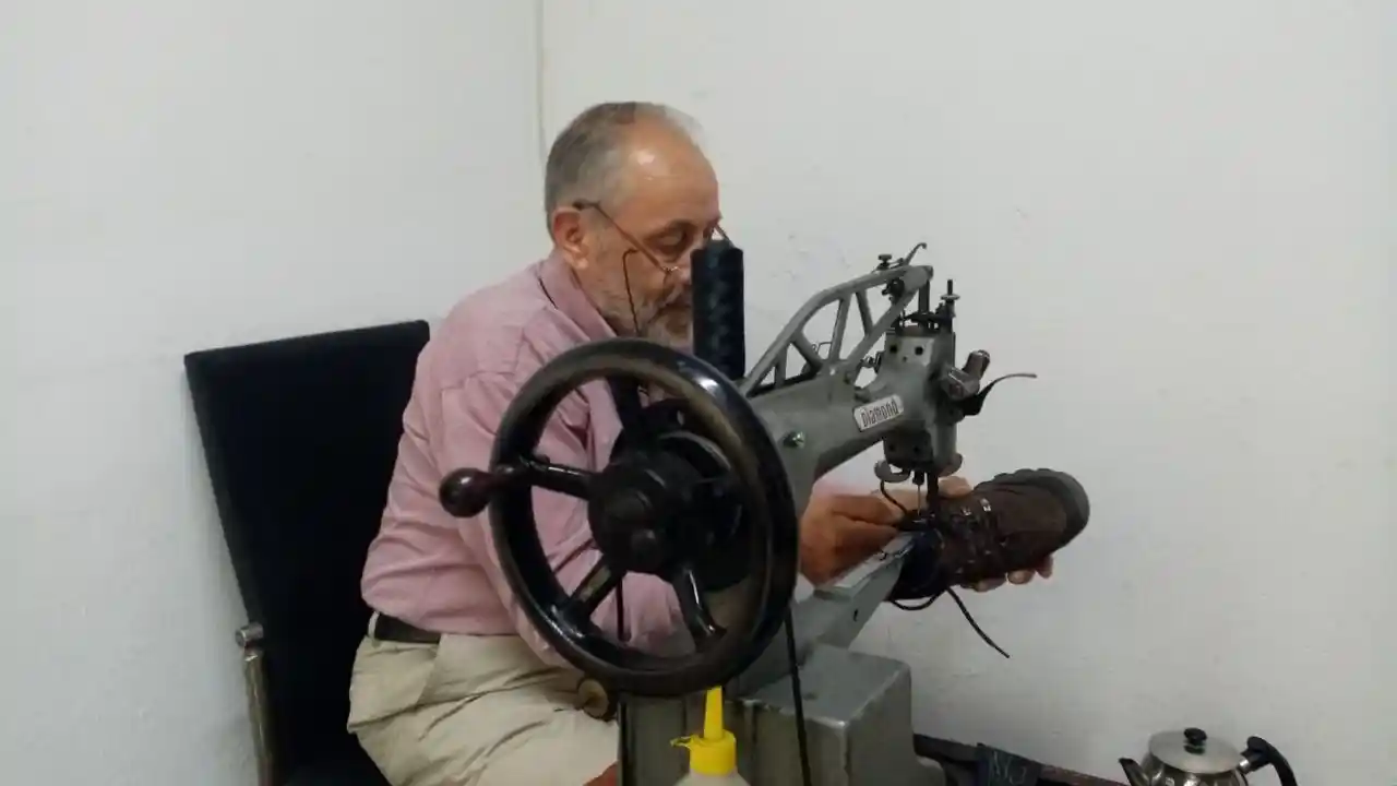 Antalya'da Ayakkabı Tamirciliği Can Çekişiyor! Bir Meslek Tarih Oluyor!Körfezz