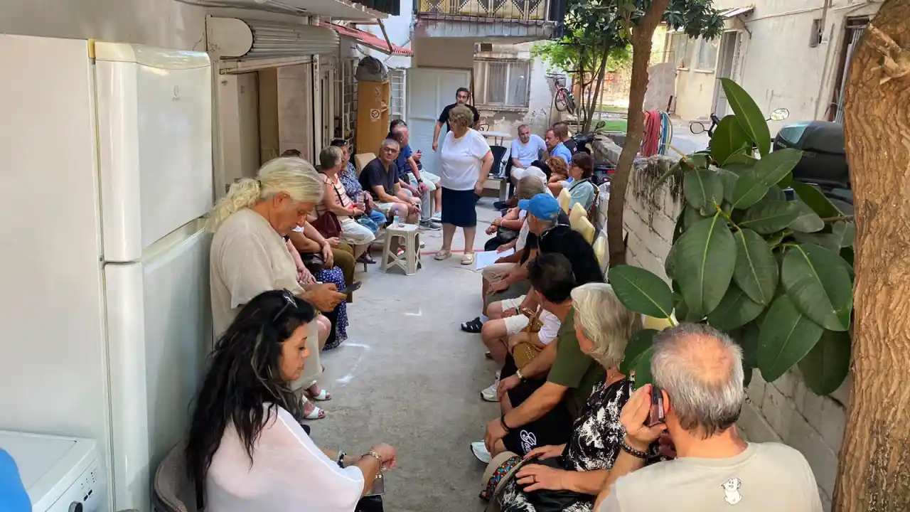 Antalya'da Chp'de Deprem! Kalesi Deniz Mahallesi'nde 220'Den Fazla Istifa (3)Körfezz