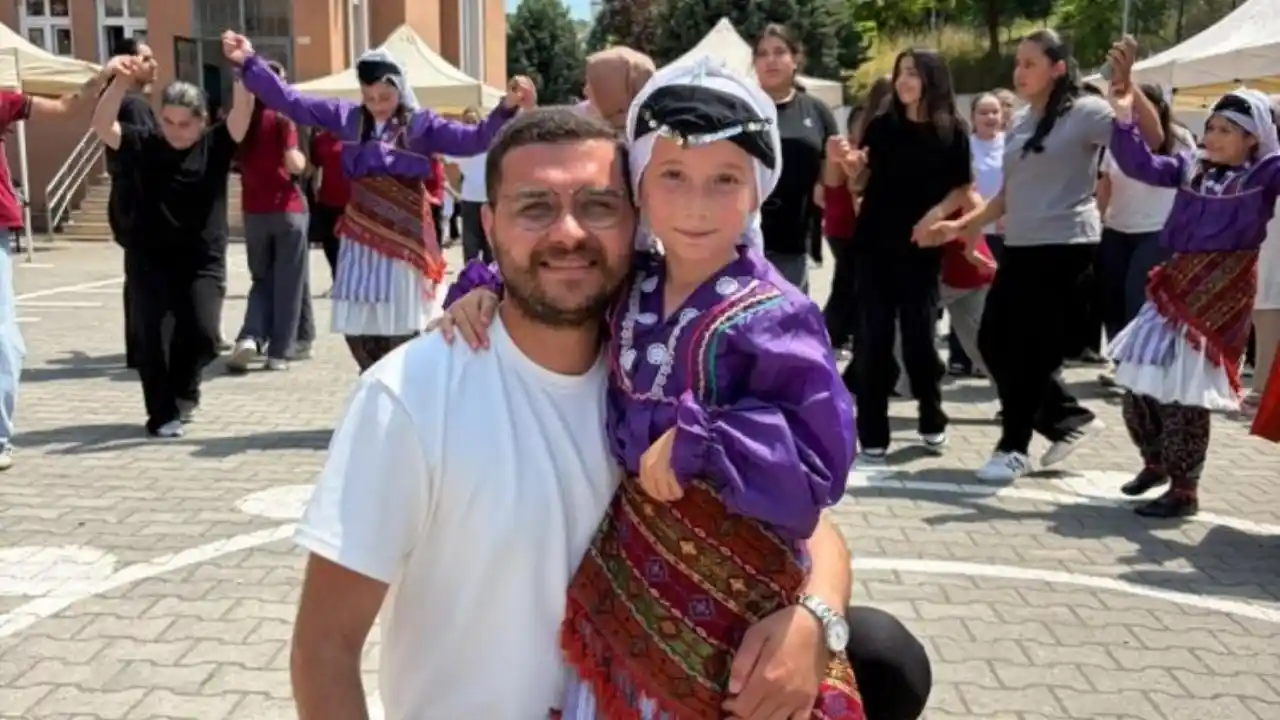 Antalya'da Duygulandıran Öğretmen Öğrenci Hikâyesi 1 Milyon Kişiye Ulaştıkörfezz