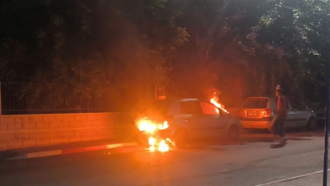 Antalya’da Gizemli Yangın! Araç Sahibi Kardeşini İşaret Etti (1)