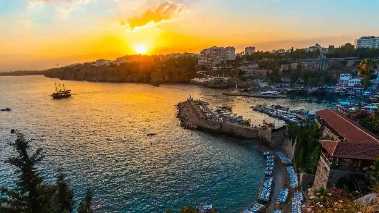 Antalya'da güneş kaçta doğuyor, kaçta batıyor? 2026 manzara noktaları
