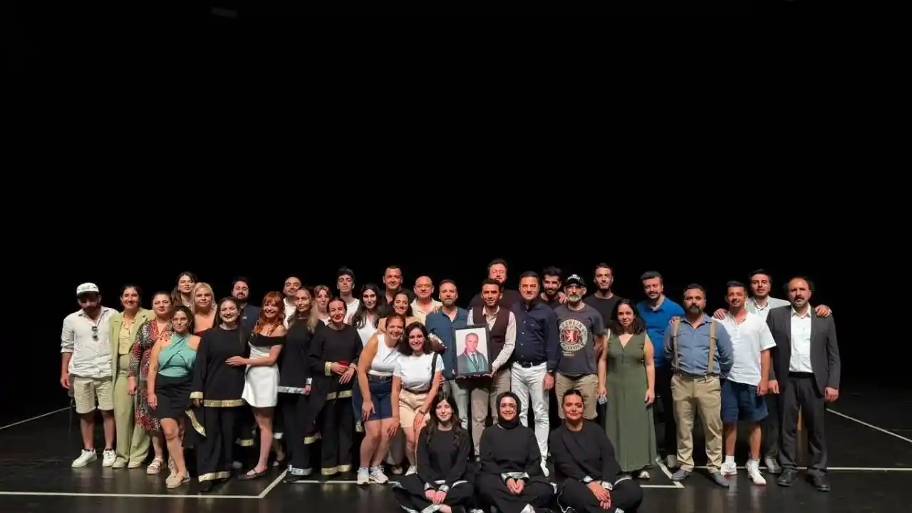 Antalya'da Hukuk Ve Sanat Buluştu! Antalya Barosu Tiyatro Günleri Tamamlandı (3)Körfezz