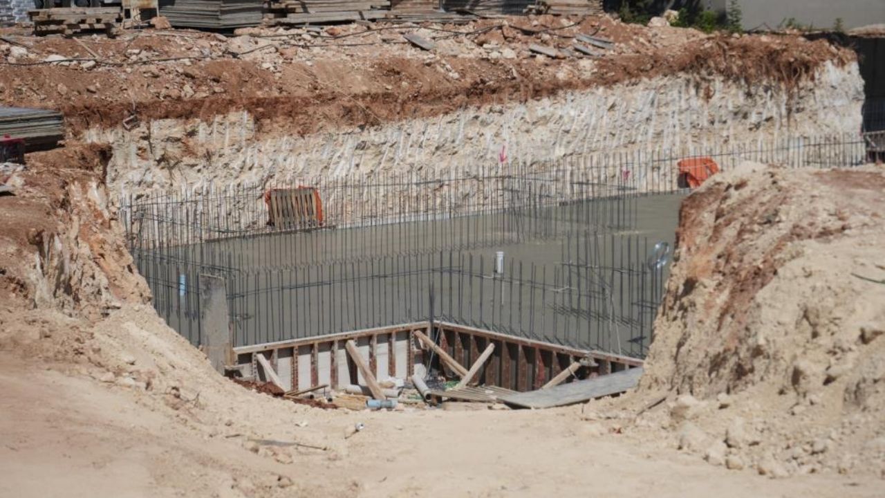 Antalya’da İnşaatta Can Pazarı! İşçiler Göçük Altında Kaldı! (1)