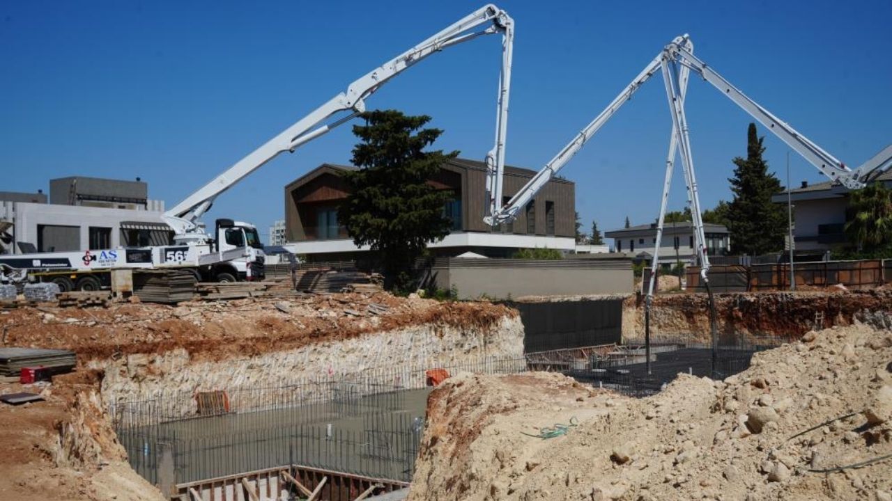Antalya’da İnşaatta Can Pazarı! İşçiler Göçük Altında Kaldı!