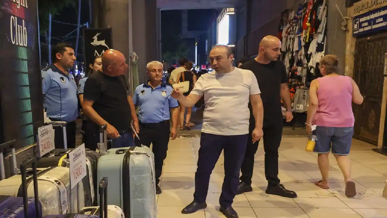 Antalya'da Kaldırımlar Geri Alındı! Zabıtadan Işgale Büyük Operasyon123 (2)Körfezz