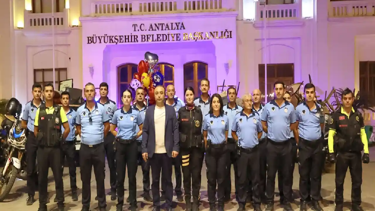 Antalya'da Kaldırımlar Geri Alındı! Zabıtadan Işgale Büyük Operasyon123 (4)Körfezz