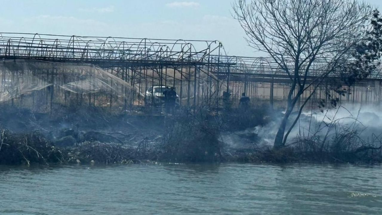 Antalya'da Korkutan Yangın! Alevler Villaya Sıçradı, Milyonluk Tekne Küle Döndü (3)