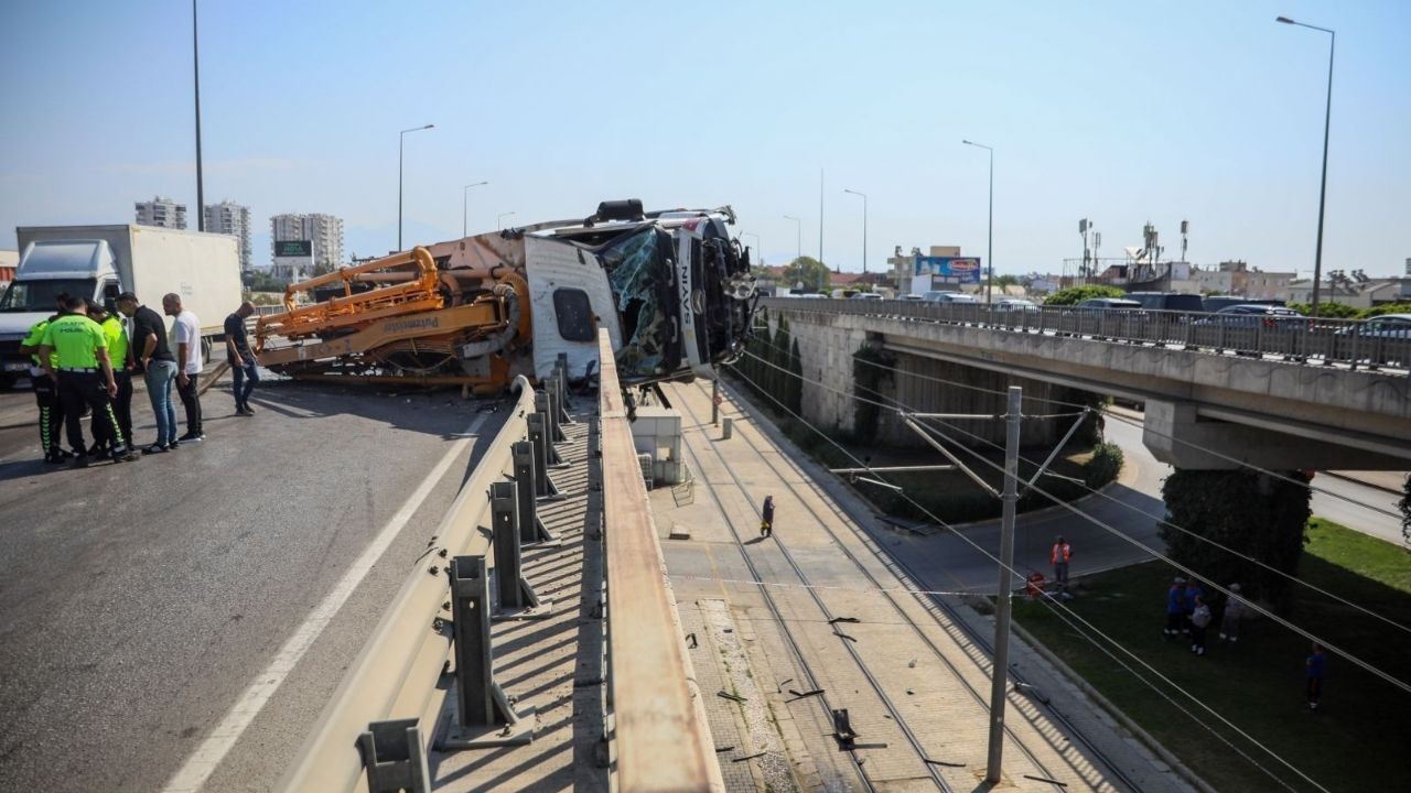 Antalya’da Tramvay Seferleri Bir Kez Daha Durdu (1)