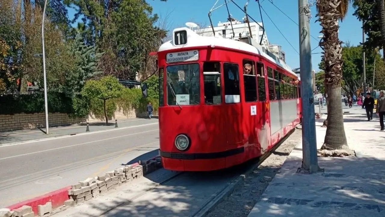 Antalya'nın 27 Yıllık Simgesi Raylara Veda Ediyor! Nostalji Tramvayının Hikayesi12 (1)