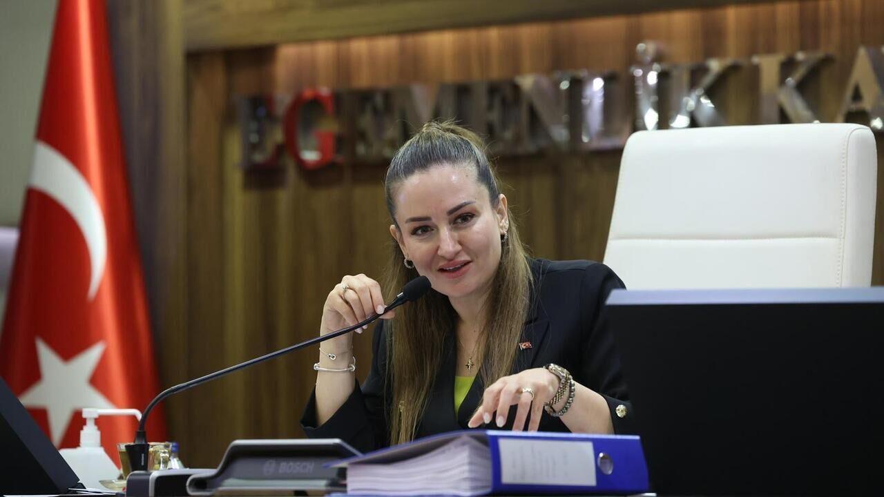 Büşra Özdemir Meclis Kürsüsü Konuşma