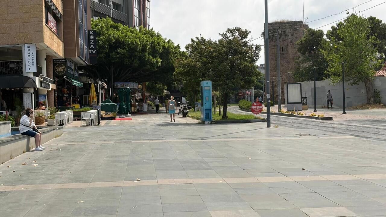 Cumhuriyet Meydanı Boş Sokak 22