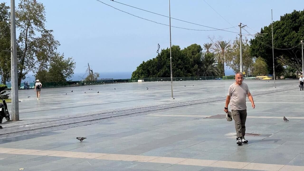 Cumhuriyet Meydanı Boş Sokak 23