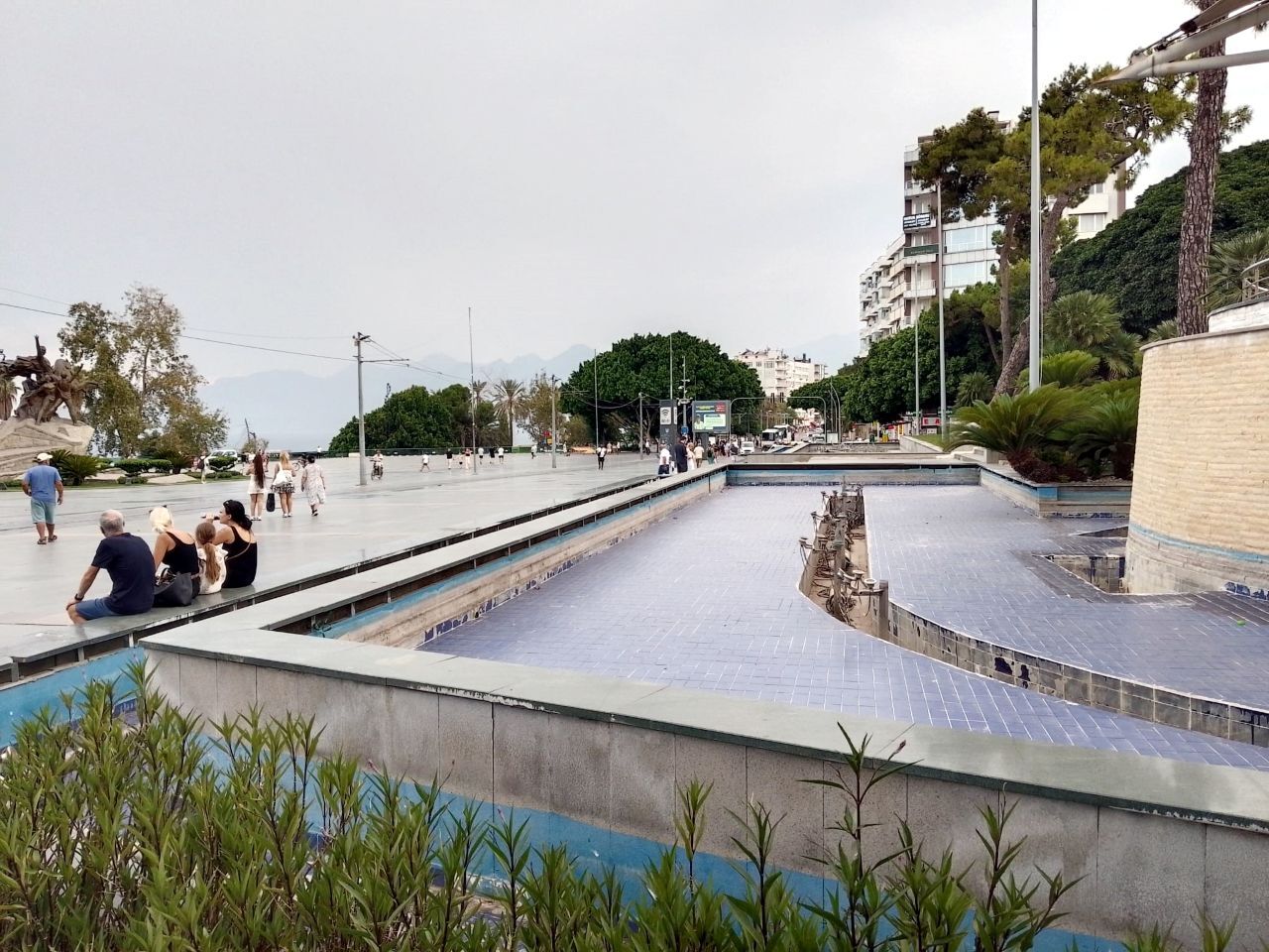 Cumhuriyet Meydanı Işıklı Havuz Atıl Hale