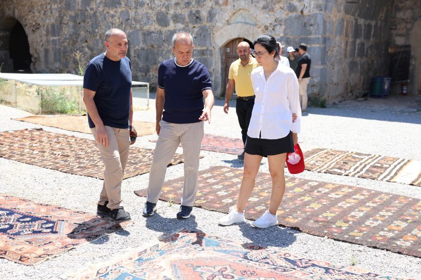 Döşemealtı Halısı (3)