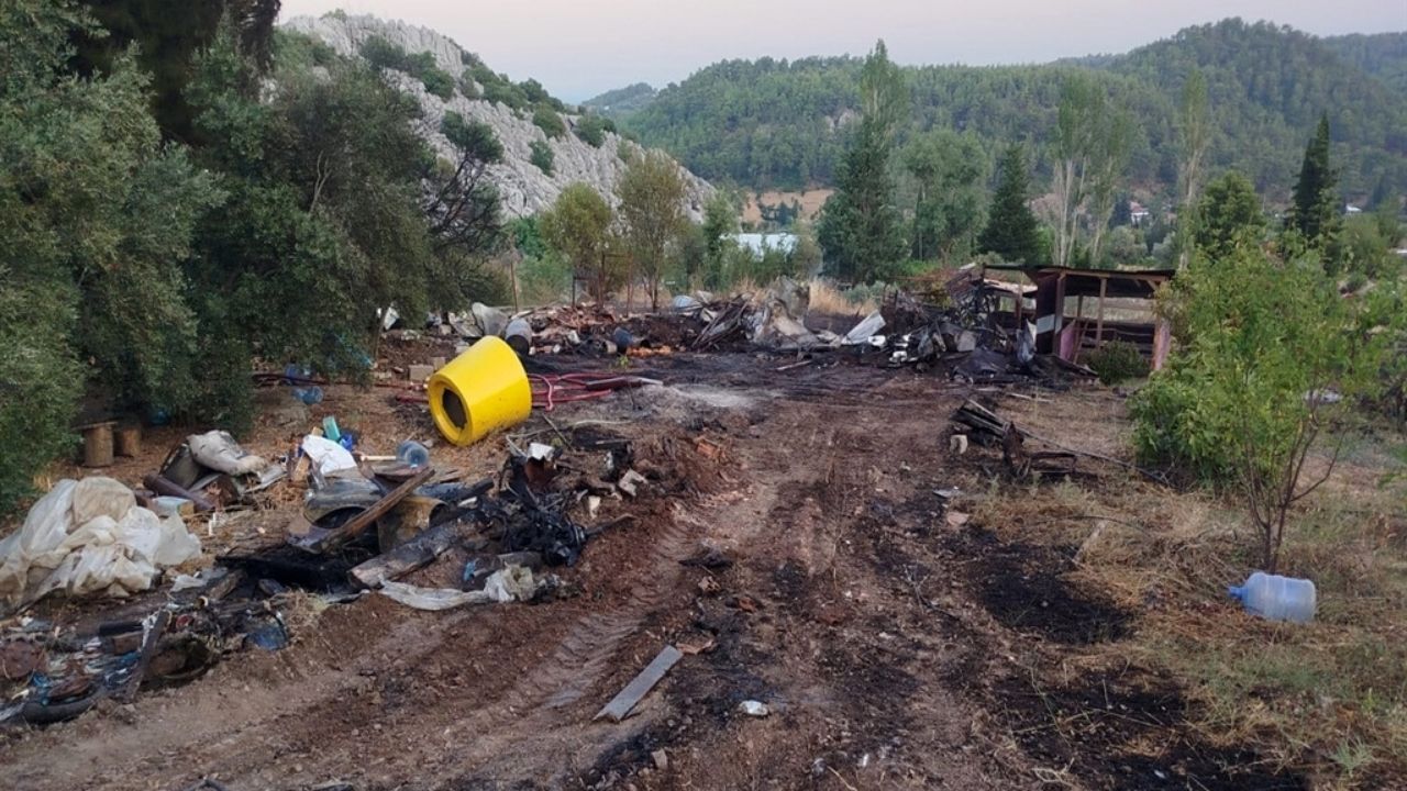 Döşemealtı'nda Nefesler Tutuldu! Orman Yangını Korkuttu (3)