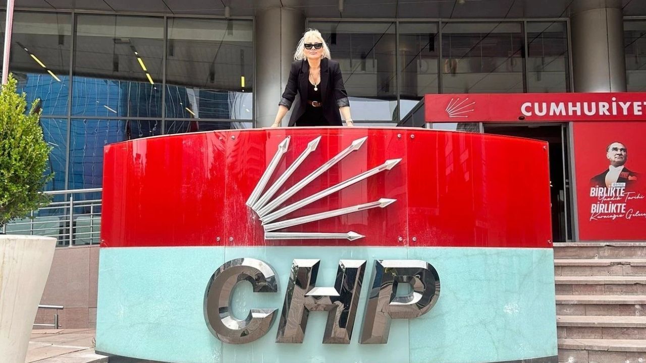 CHP Genel Merkezi'nde çikolata dağıtan Gülşah Alyans, CHP Antalya İl Yönetimi'nde!