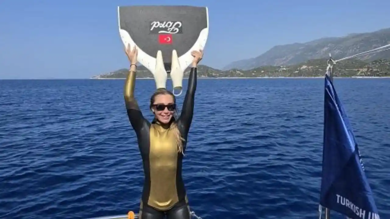 Kaş'ın Derinliklerinden Şampiyonluk Çıktı! Şahika Ercümen Fark Attı (3)Körfezz