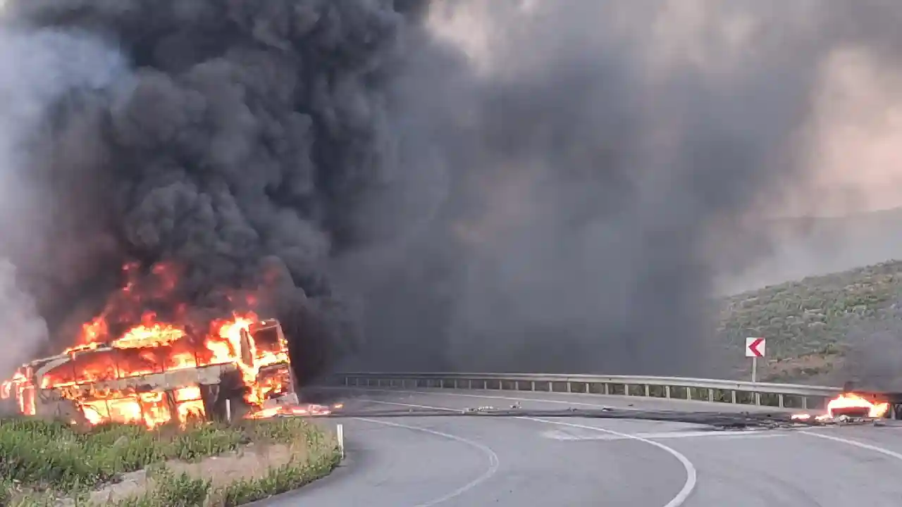 Konya Antalya Karayolunda Otobüs Yangını Ormana Sıçradı!12 (2)Körfezzxç