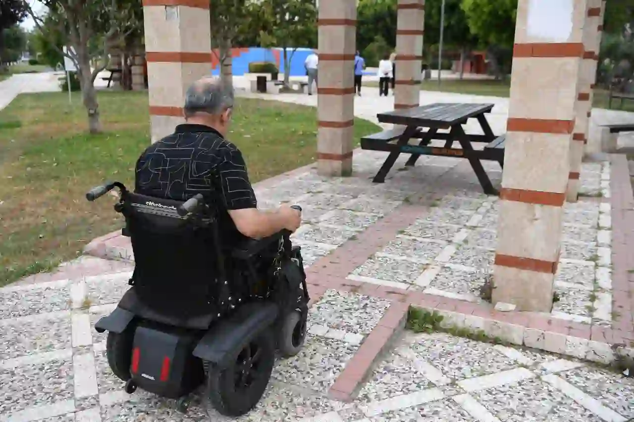 Konyaaltı'nda Engelsiz Ve Güvenli Park 2 2 Engelli Rampası