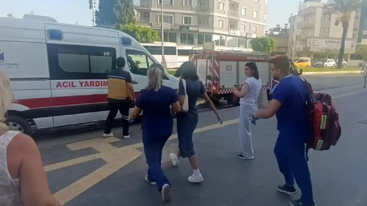 Manavgat'ta Korku Dolu 30 Dakika! Asansörde Mahsur Kaldılarertyu (5)