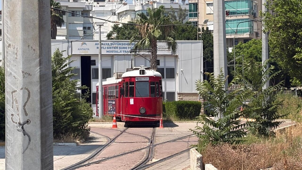 Nostalji Tramvayı Hangara Çekildi