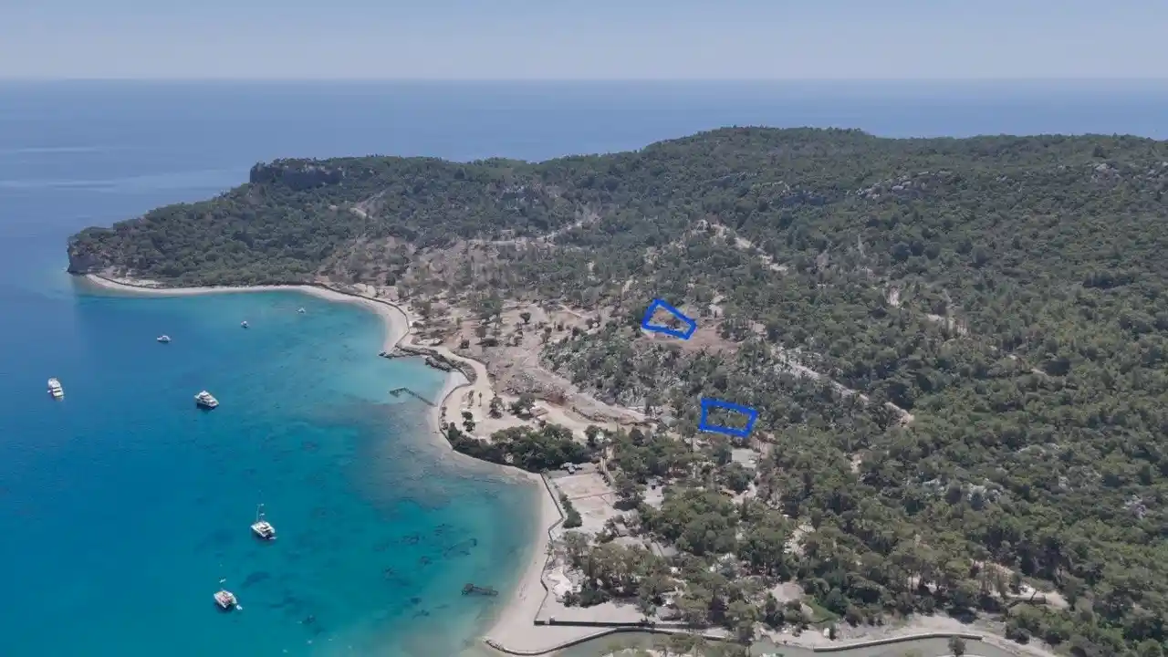 Otel Için Tahsis Edilen Arazi Ve Önde Ayışığı Koyuna Dökülen Derekörfezz