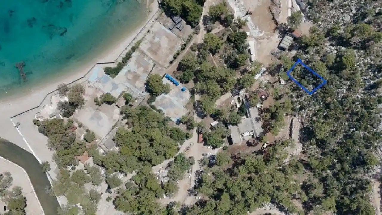 Otel Için Tahsis Edilen Arazi Ve Solda Ayışığı Koyuna Dökülen Derekörfezz